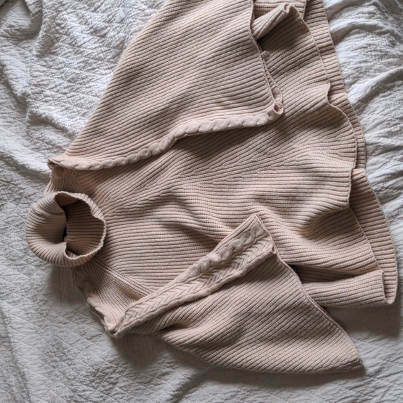 Buttery cream sweater - Picture 1 of 4